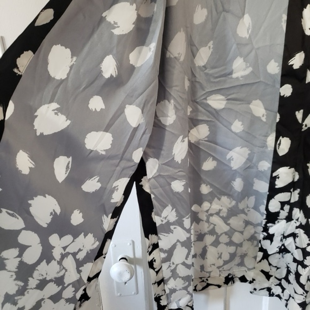 Chicos Petals Drama Ruana Black White Floral Print Kimono - Picture 10 of 13